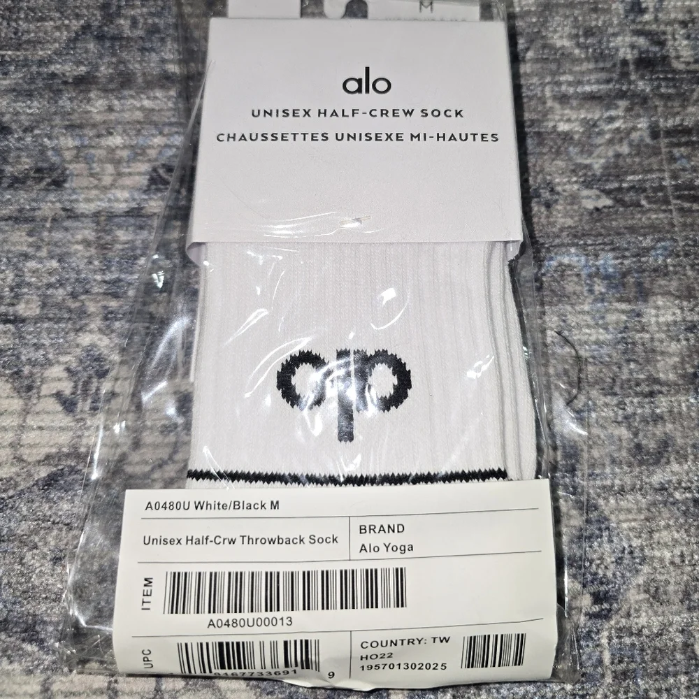 Alo Yoga Unisex Half-Crew Sock Athletic Core: White/Black Medium $34
